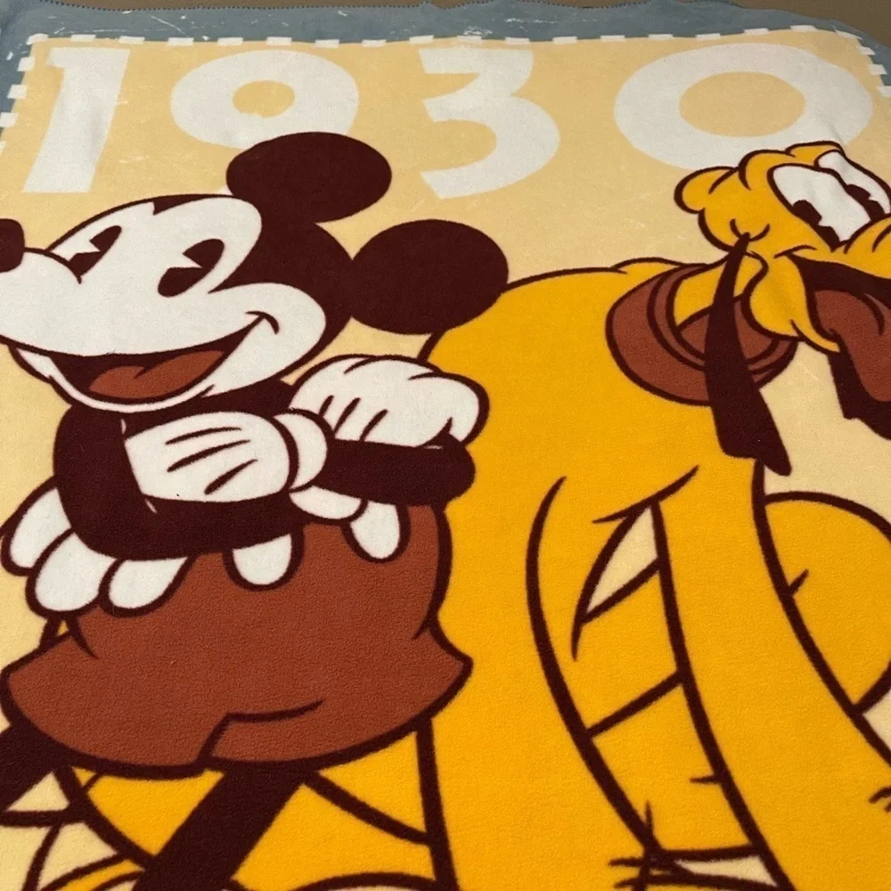 VINTAGE 54” x 50” Rare Disney Mickey Mouse and Pluto Fleece Lightweight Blanket.